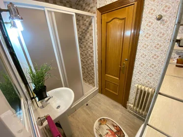 Private room at C. de Francia, 8, 28943 Fuenlabrada, Madrid, Spain, image 9 of 15