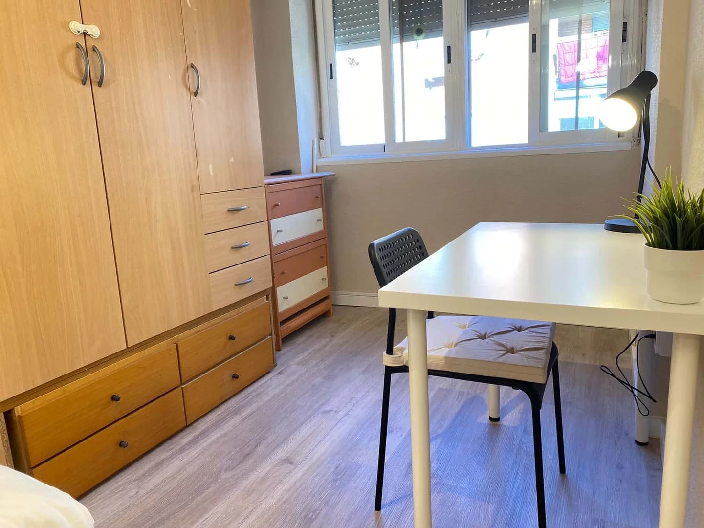 Student-friendly room in  with modern amenities