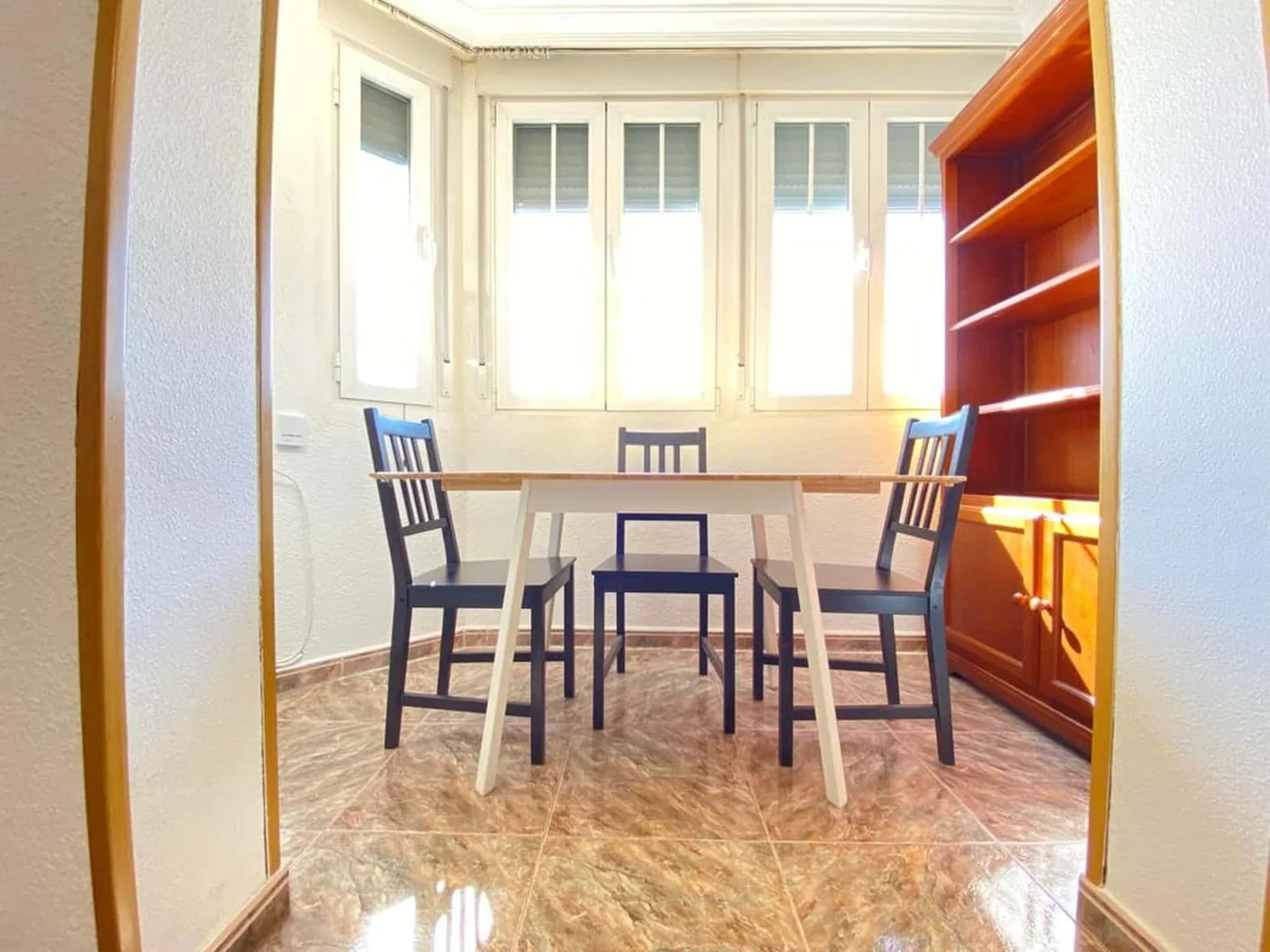 Habitación estudiantil amplia y cómoda en 