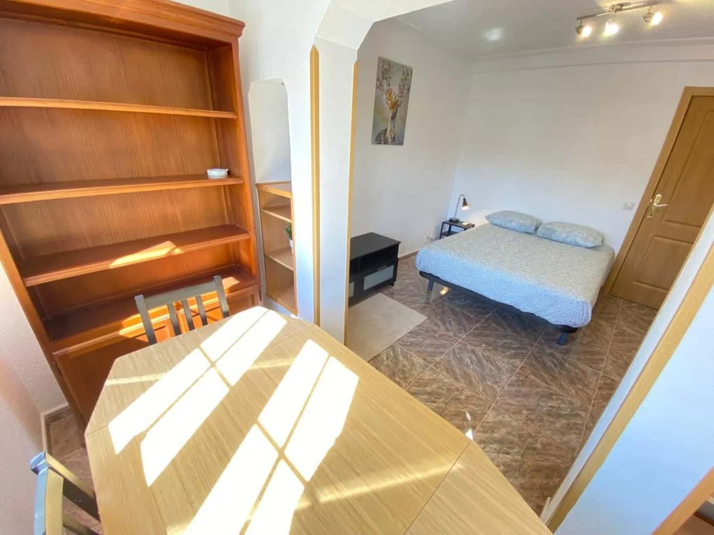 Habitación asequible para estudiantes con buena iluminación en 