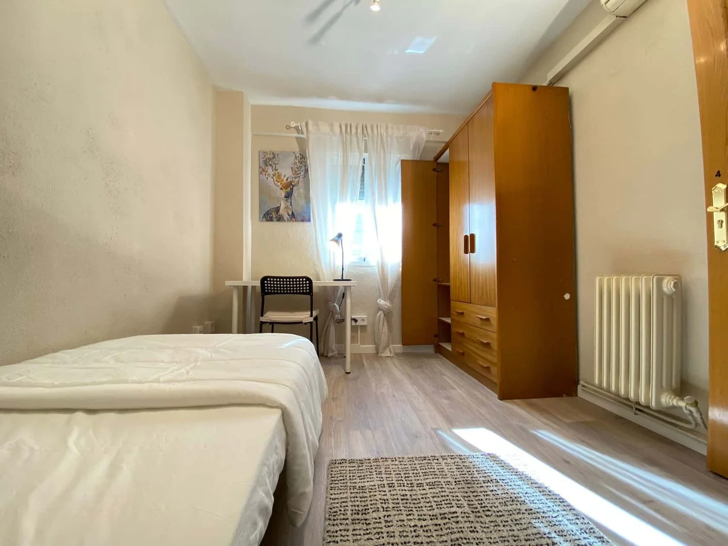 Student-friendly room in with modern amenities