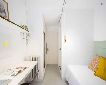 Habitación privada en residencia en Calle de San Lorenzo, imagen 1 de 30