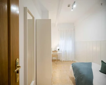 Quarto privado em C. de Bravo Murillo, imagem 1 de 49