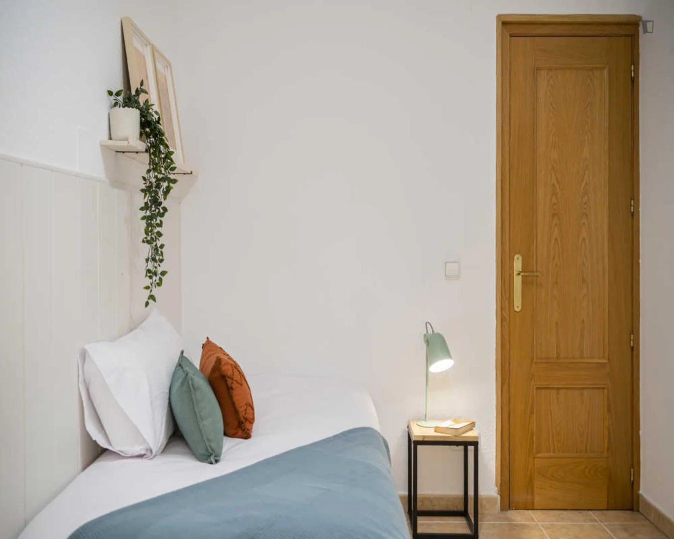 Quarto de estudante económico com localização conveniente em 