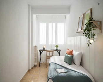 Quarto privado em C. de Bravo Murillo, imagem 2 de 49