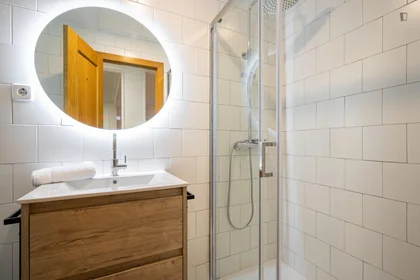 Quarto privado em C. de Bravo Murillo, imagem 40 de 49