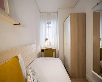 Chambre privée à Calle Conde de la Cimera, image 1 de 10