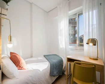 Chambre privée à Calle Conde de la Cimera, image 1 de 10
