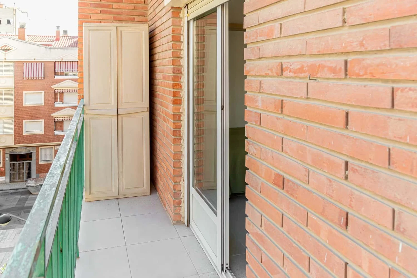 Habitación acogedora para estudiantes disponible en 
