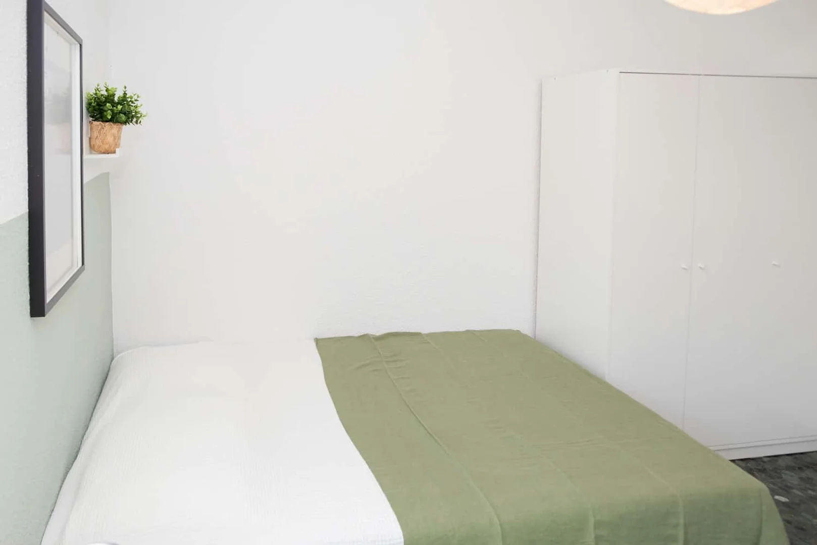 Zimmer in Studentenwohnung in  zu vermieten, voll möbliert