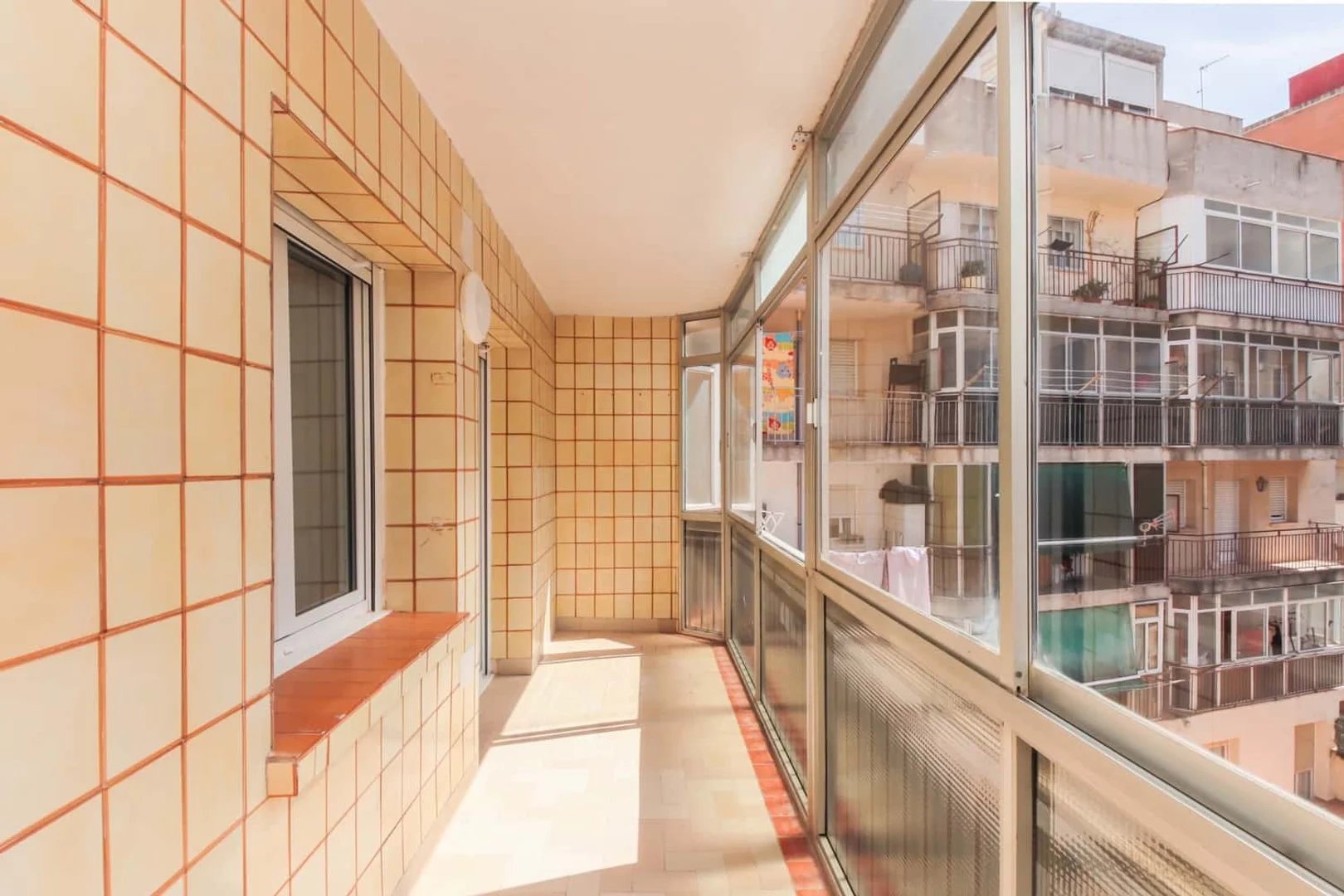 Habitación asequible para estudiantes con buena iluminación en 