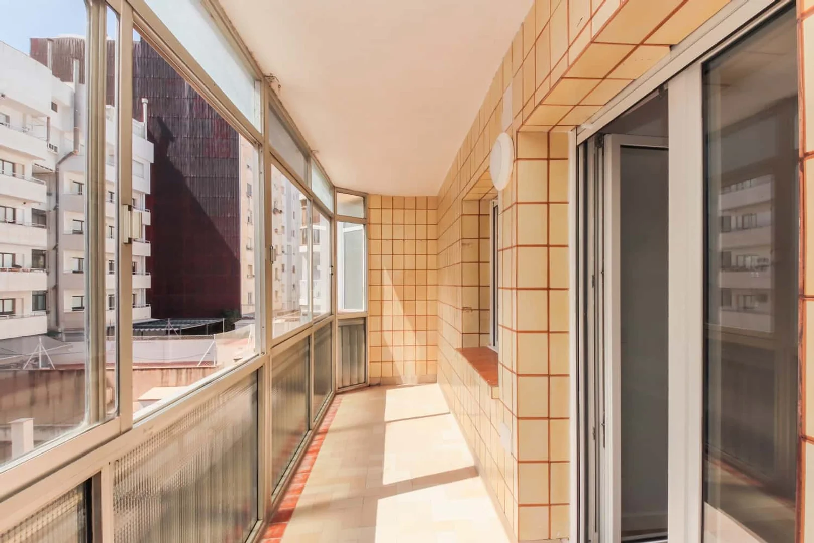 Habitación asequible para estudiantes con buena iluminación en 