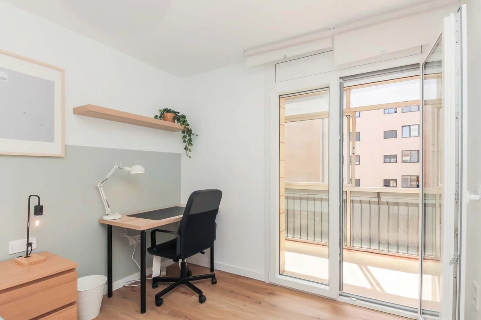 Habitación estudiantil amplia y cómoda en 