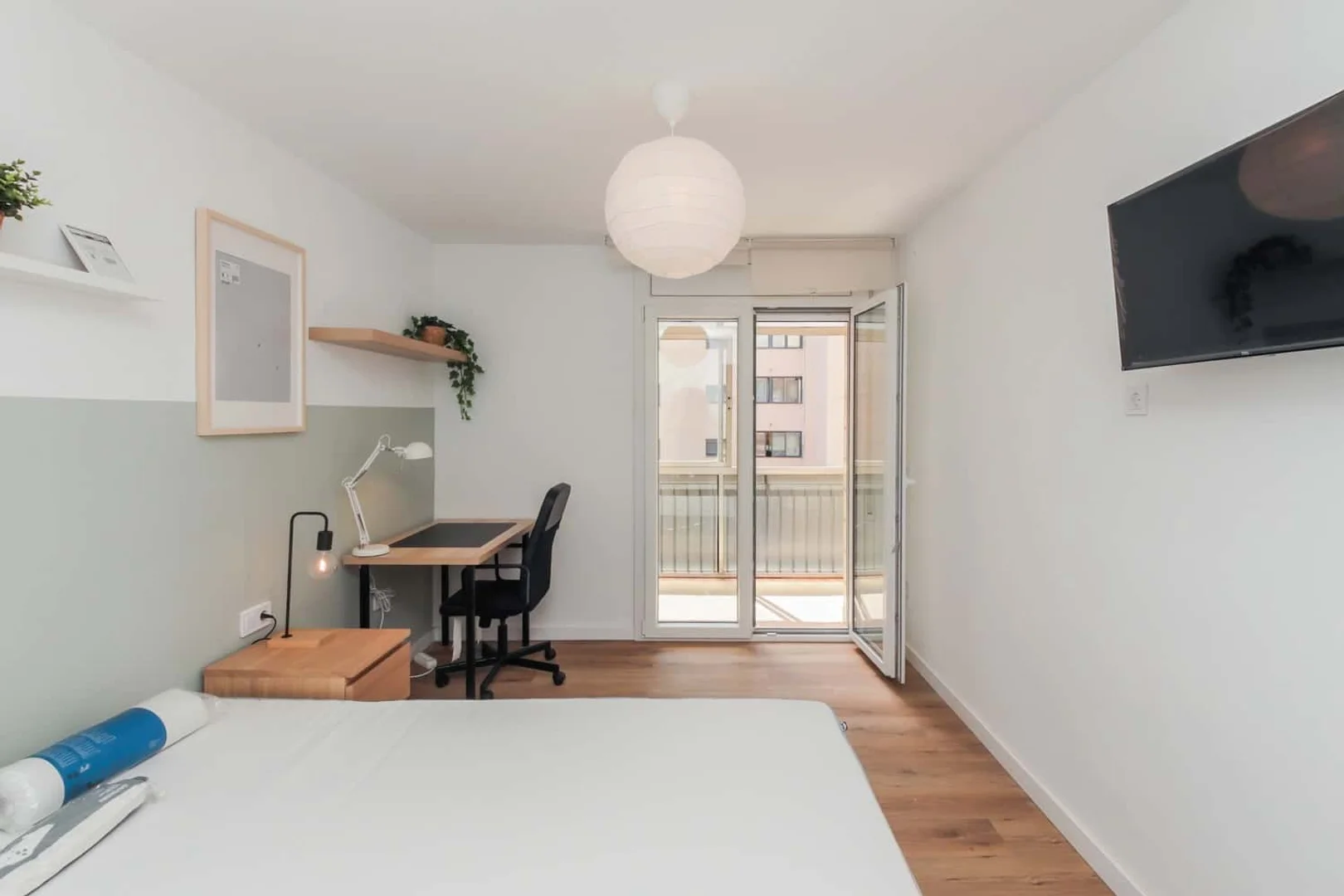 Habitación estudiantil amplia y cómoda en 