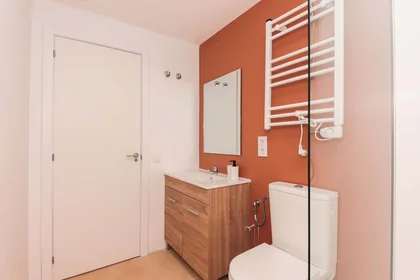 Özel oda konumu Carrer de Santa Teresa, 44, 3º puerta 2, 43201 Reus, Tarragona, Spain, 26 49 görüntüsü