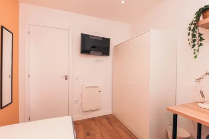 Özel oda konumu Carrer de Santa Teresa, 44, 3º puerta 2, 43201 Reus, Tarragona, Spain, 32 49 görüntüsü