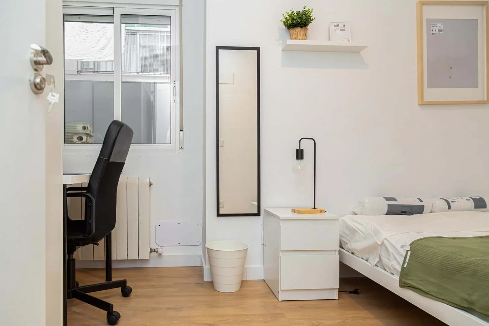 Habitación en apartamento estudiantil en alquiler en , completamente amueblado