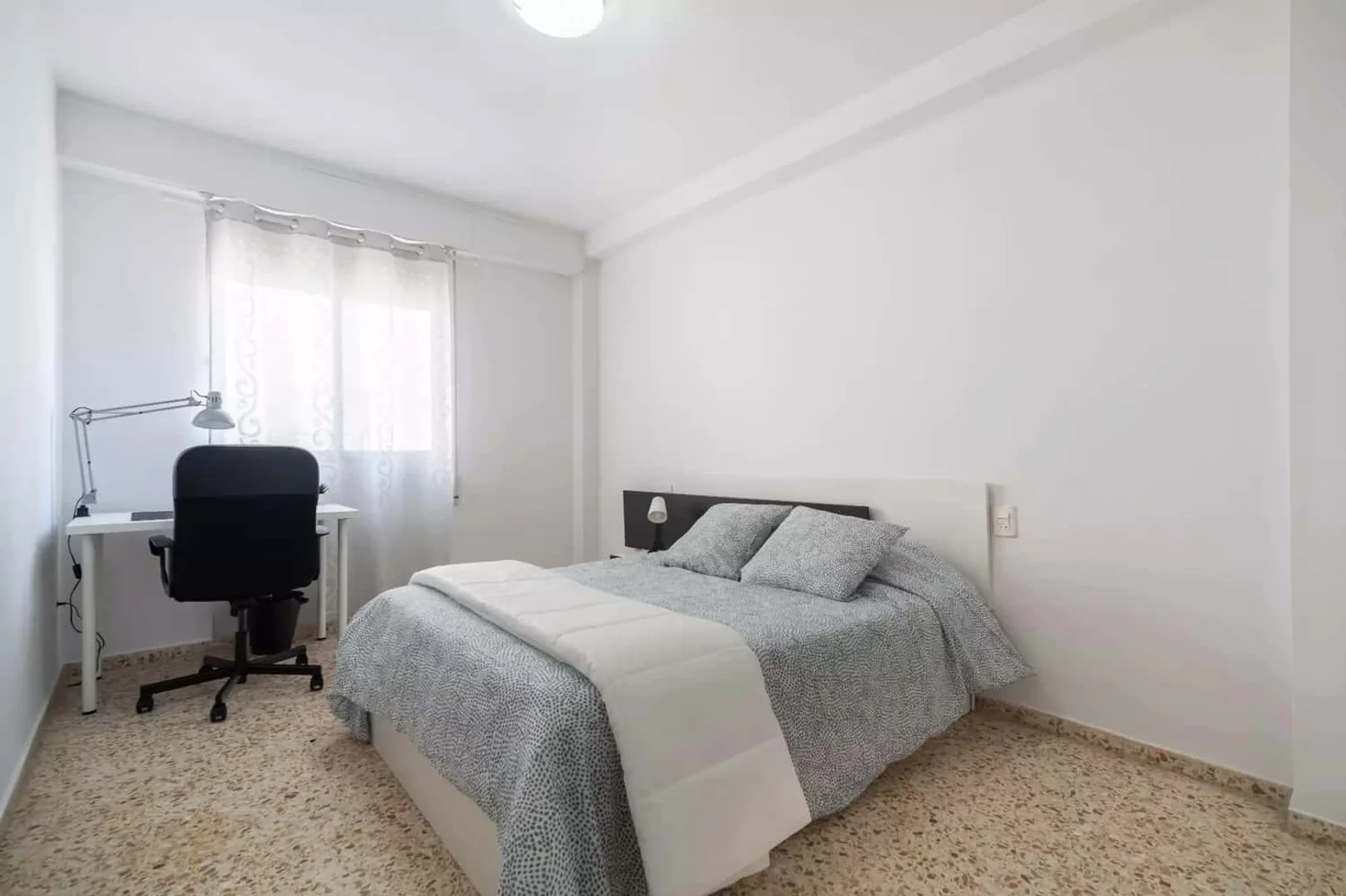 Student-friendly room in  with modern amenities