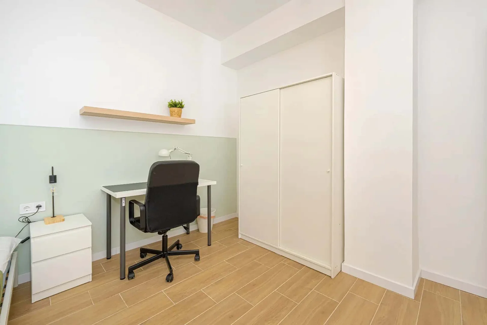 Economical student room with convenient location in 