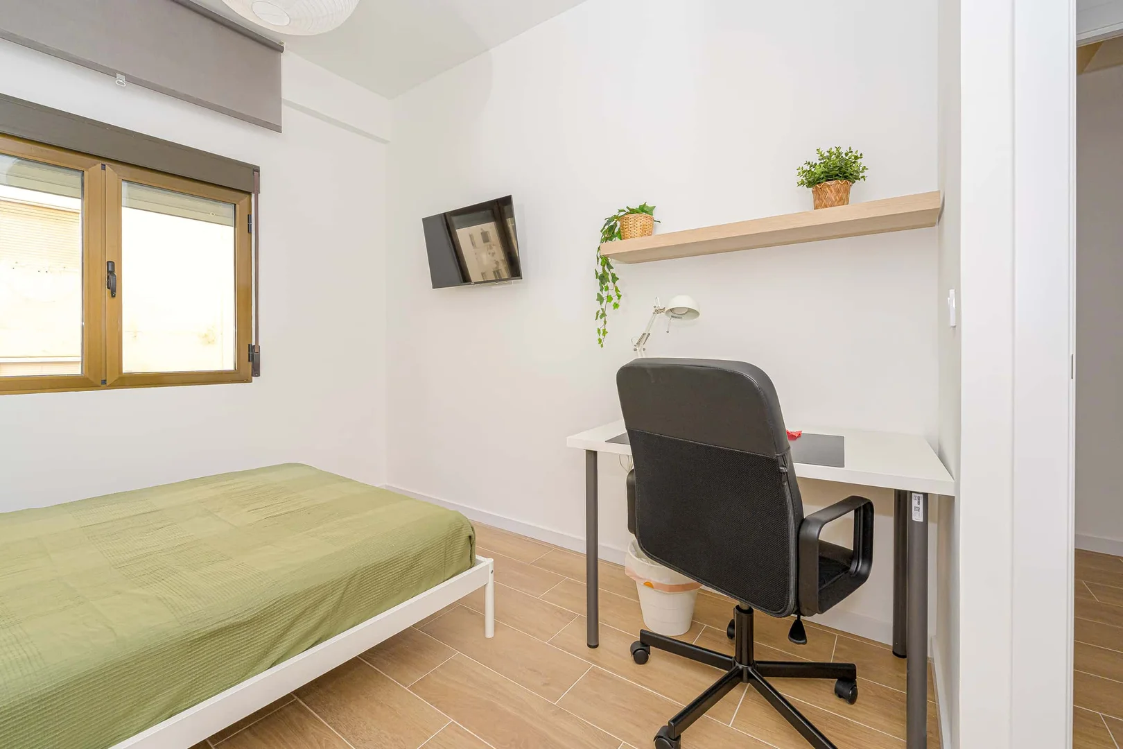 Economical student room with convenient location in 
