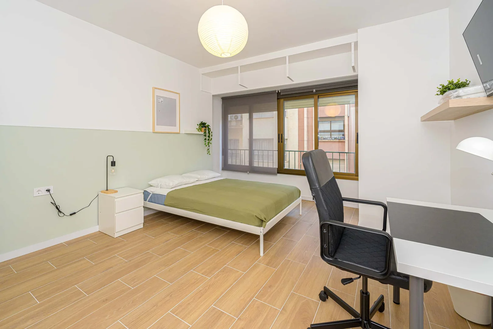 Economical student room with convenient location in 