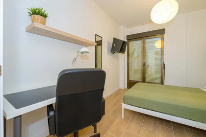 Private room at 2º, C/ Italia, 15, 03003 Alacant, Alicante, Spain, image 2 of 23