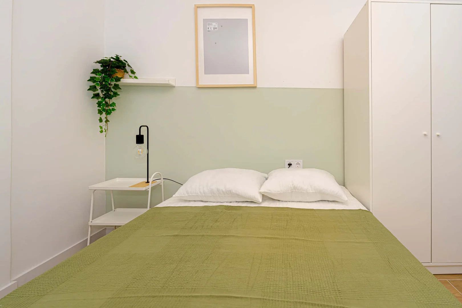 Cozy room for students available in 