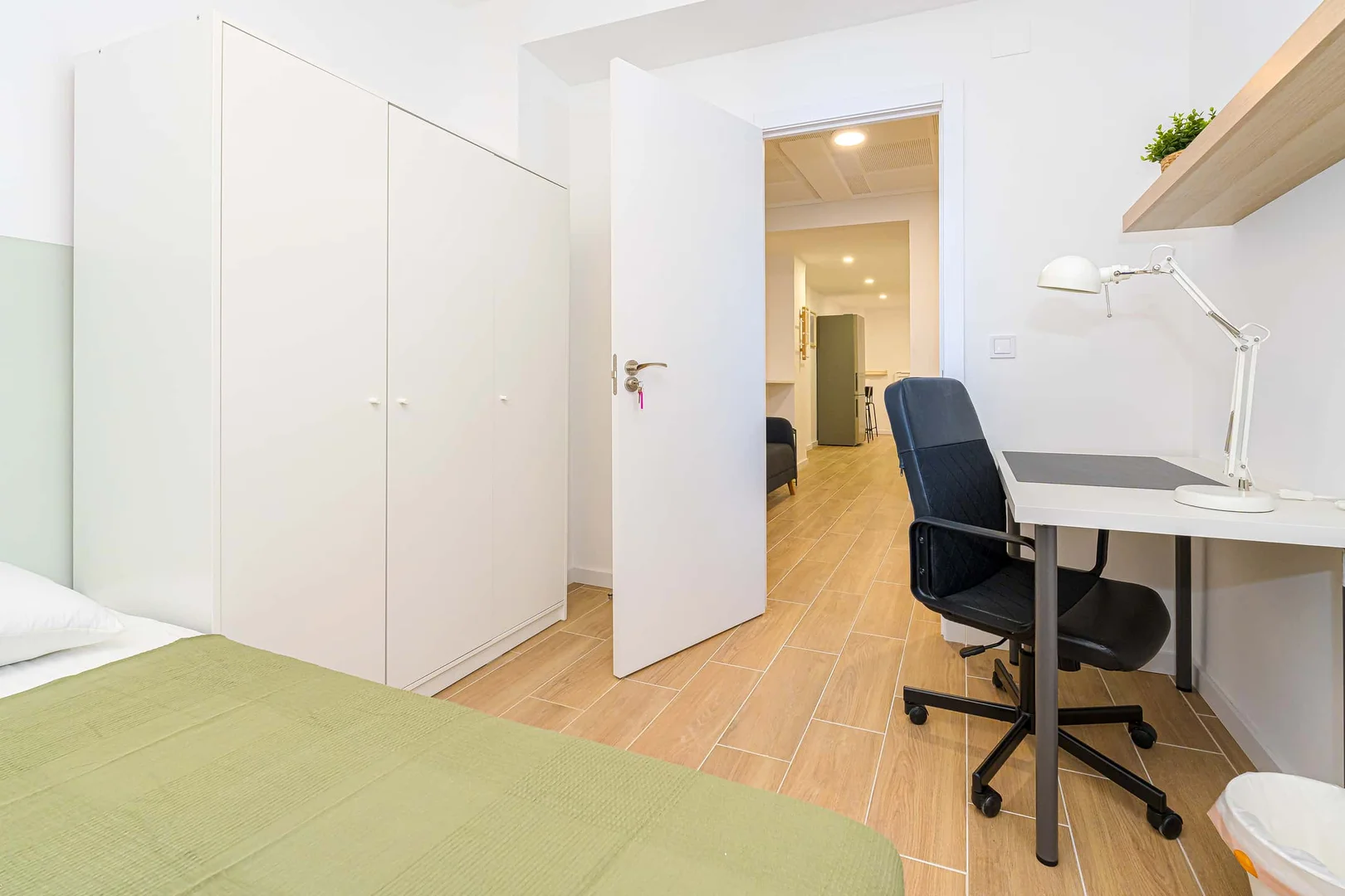 Room for rent in student apartment in , fully furnished