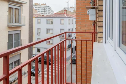 Quarto privado em C. de Las Navas de Tolosa, 46, 3º puerta a, Delicias, 50010 Zaragoza, Spain, imagem 2 de 38