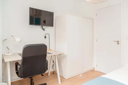 Quarto privado em C. de Las Navas de Tolosa, 46, 3º puerta a, Delicias, 50010 Zaragoza, Spain, imagem 3 de 38