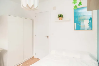 Quarto privado em C. de Las Navas de Tolosa, 46, 3º puerta a, Delicias, 50010 Zaragoza, Spain, imagem 4 de 38