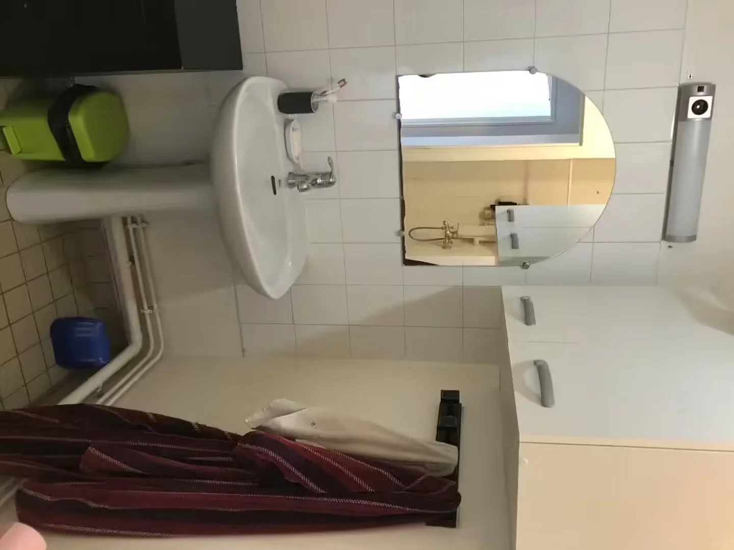 'de modern olanaklara sahip öğrenci dostu oda