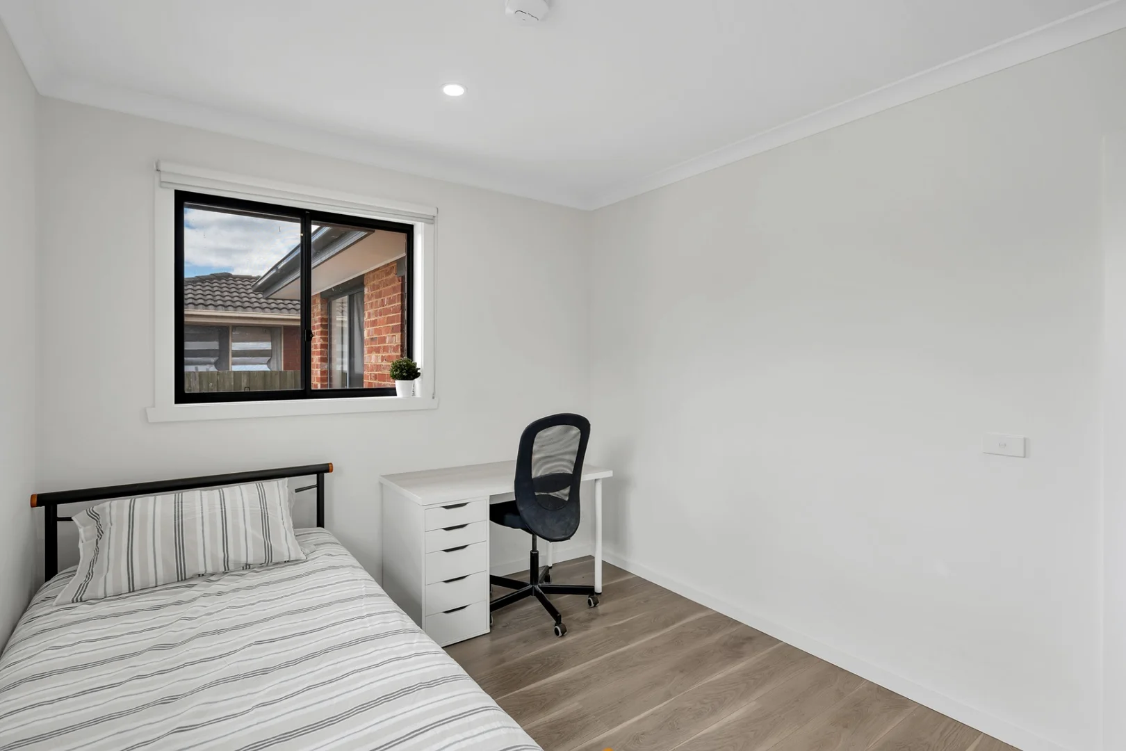 Comfortable and spacious student room in