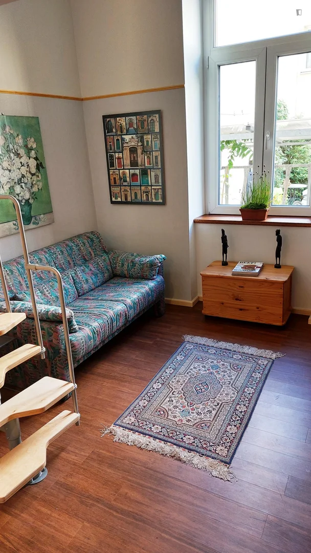 Niedrogi apartament typu studio z niezbędnymi funkcjami w 
