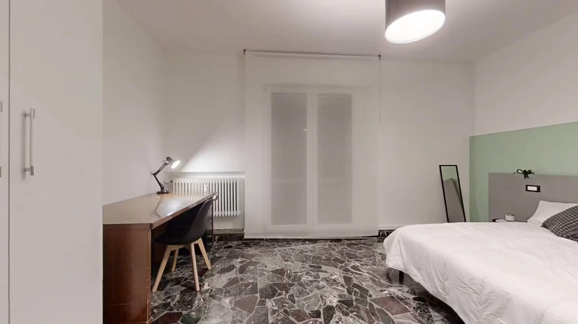Habitación para estudiantes en  con área de estudio y facilidades compartidas