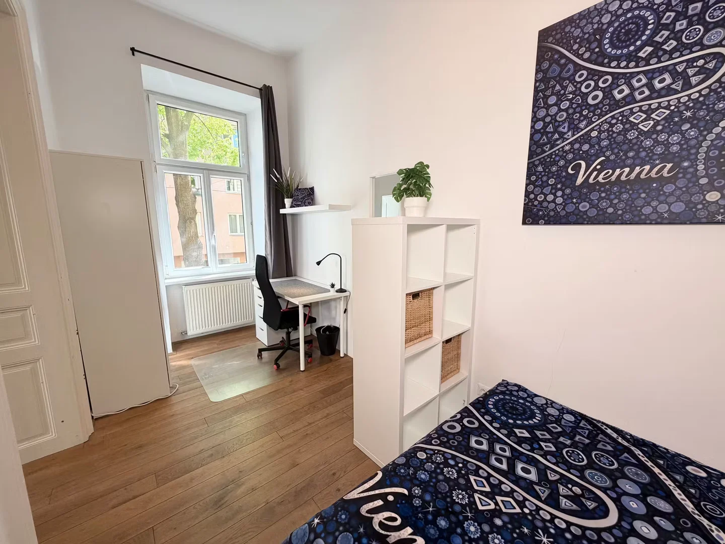 Budget-friendly student room close to campus in 