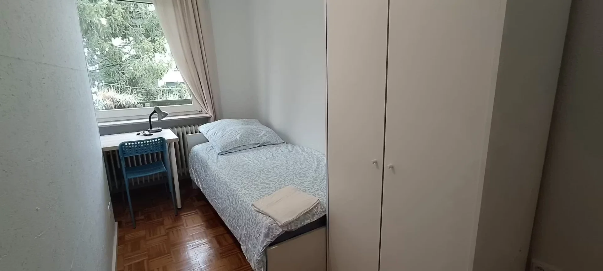 Camera per studenti economica con posizione comoda a 