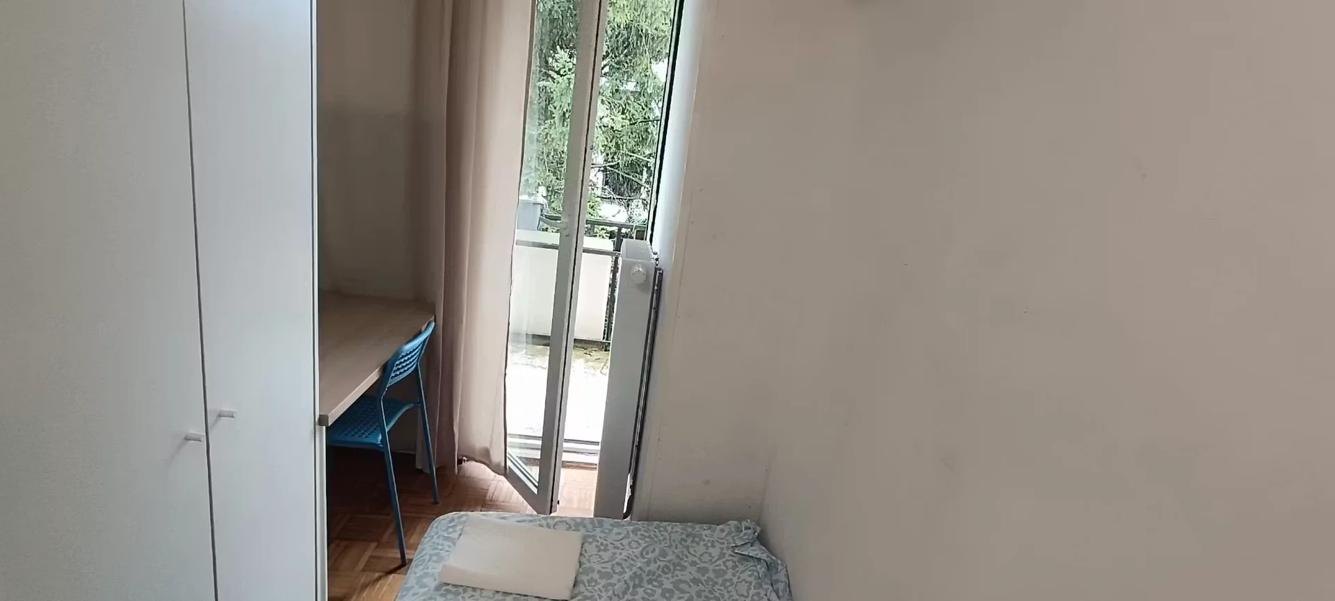 Helles und luftiges Studentenzimmer mit einfachem Zugang zur Universität in