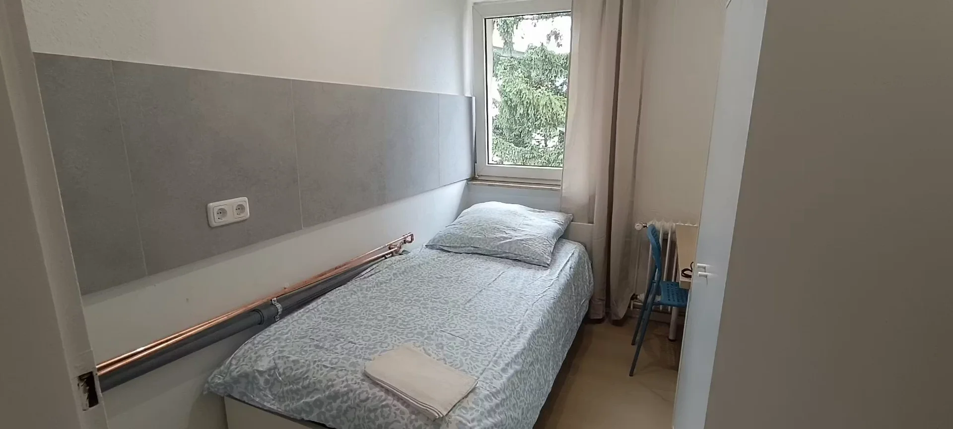 Stanza in affitto in appartamento per studenti a , completamente arredata