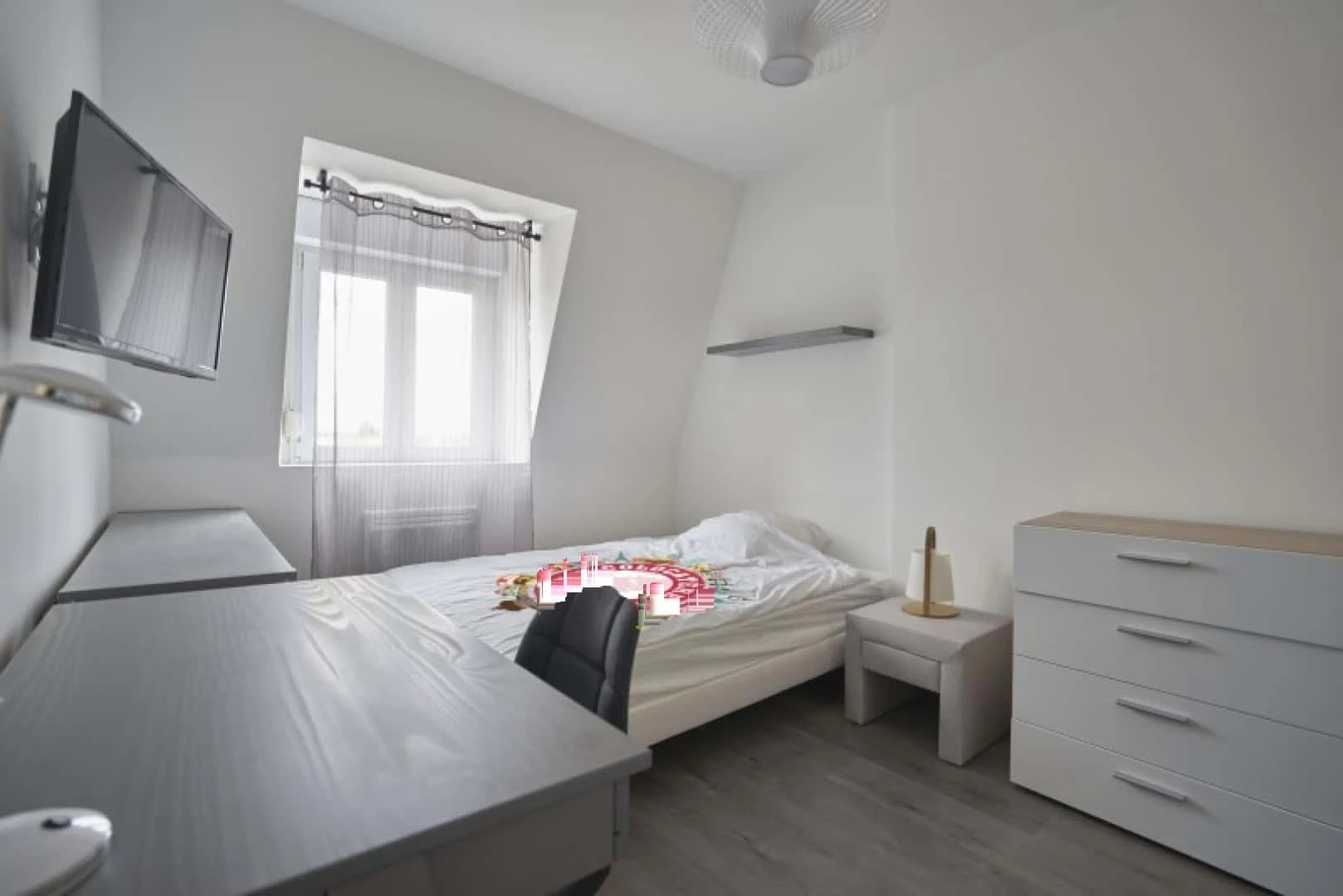 Room for rent with double bed Reims