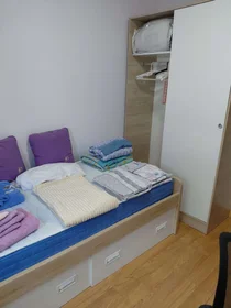 Private room at Avenida de María Guerrero, image 1 of 10
