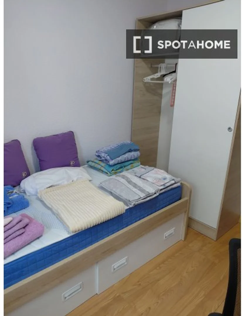 Cozy room for students available in 