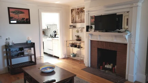 Alojamiento entero en 924, Beacon St., Unit 8, Fenway, Boston, MA, 02215, imagen 1 de 10