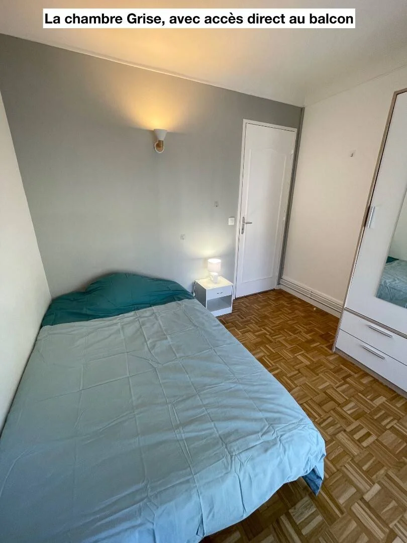 Studentenzimmer in  mit Arbeitsbereich und Gemeinschaftseinrichtungen