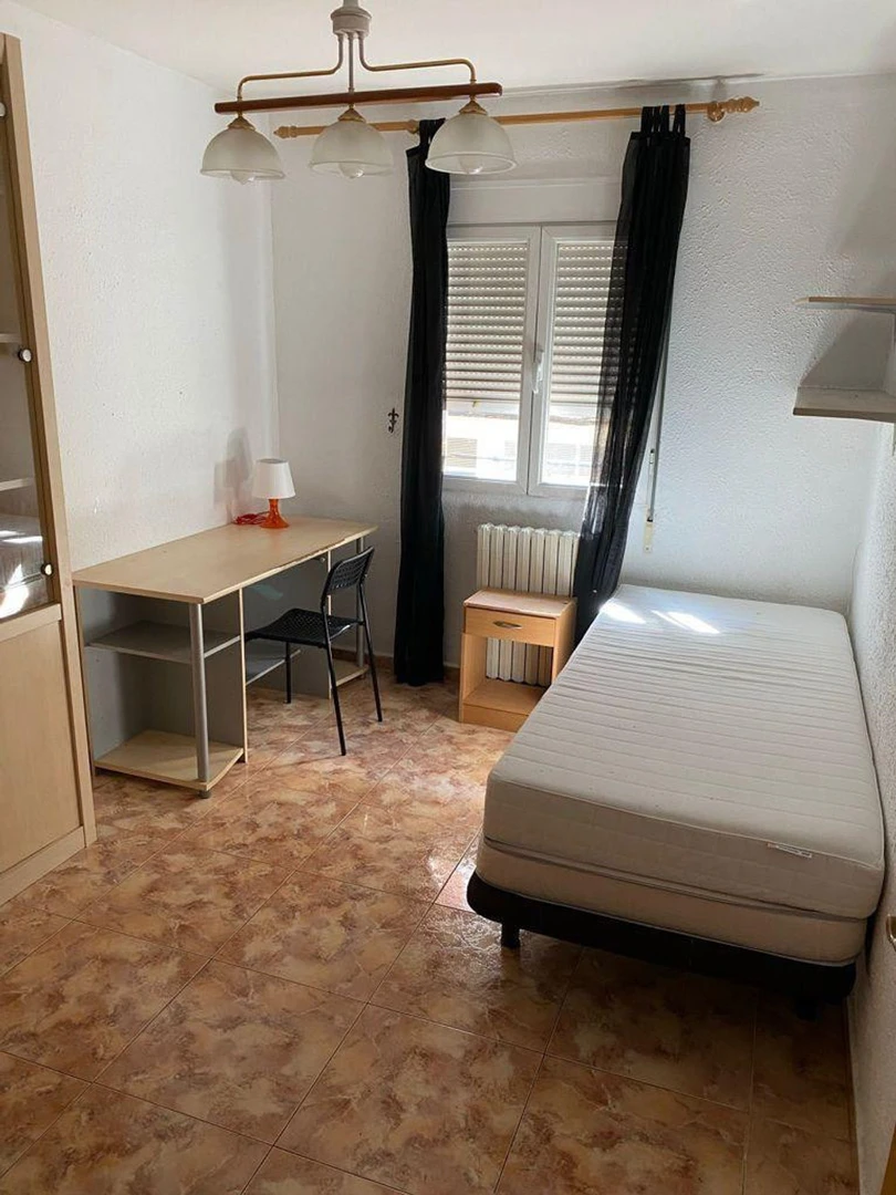 Stanza in affitto in appartamento condiviso a Saragozza