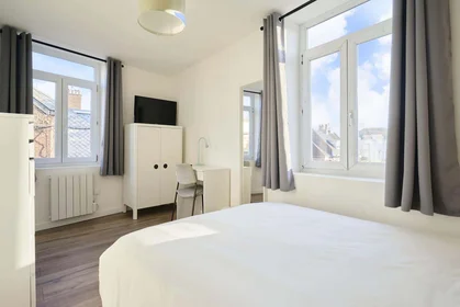 Özel oda konumu 25 Rue Chanzy, 59800 Lille, France, 1 29 görüntüsü