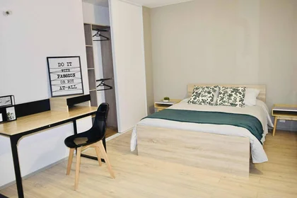Habitación privada en Émerainville, 77184, imagen 4 de 16