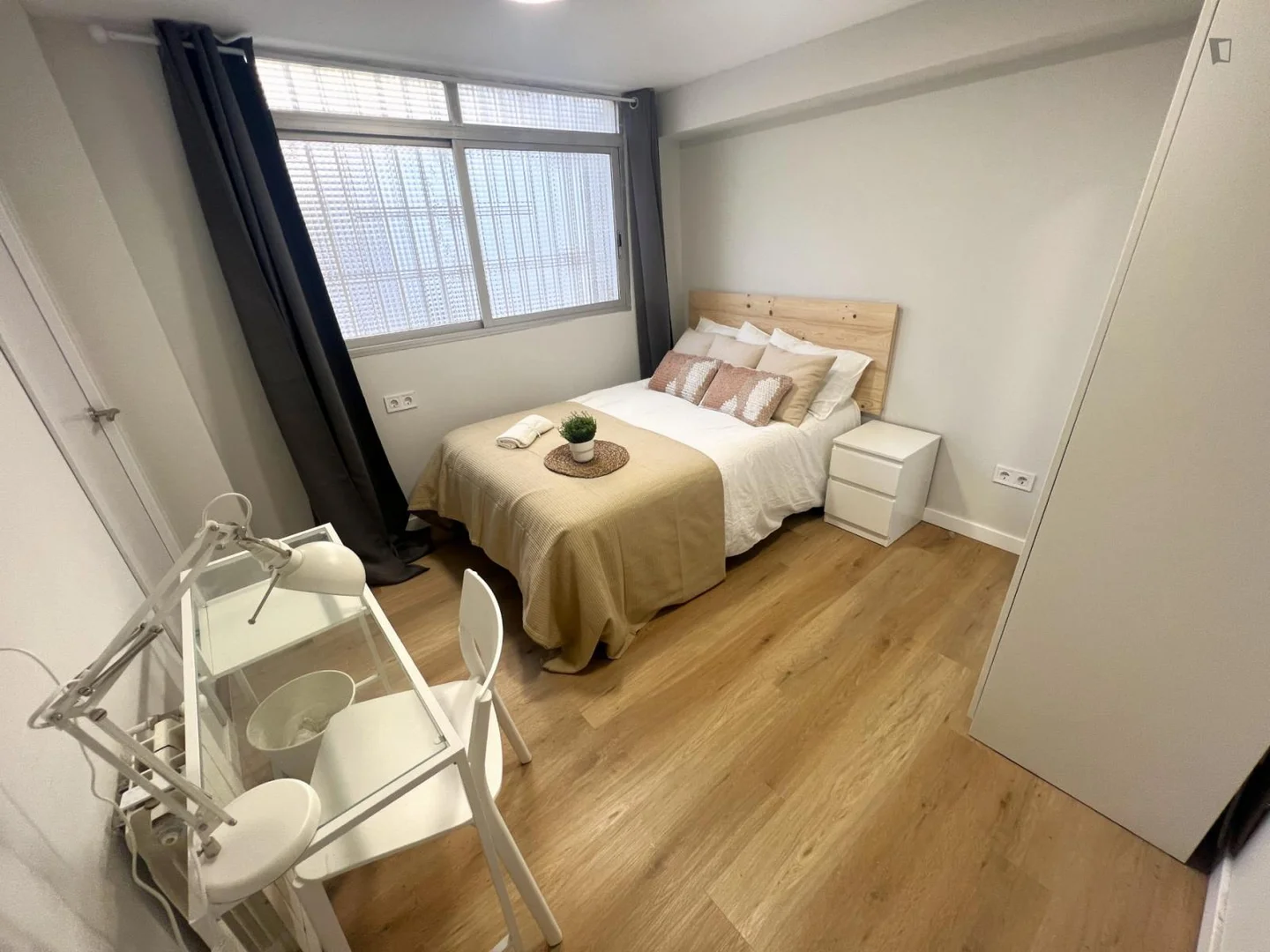 Room for rent in student apartment in , fully furnished