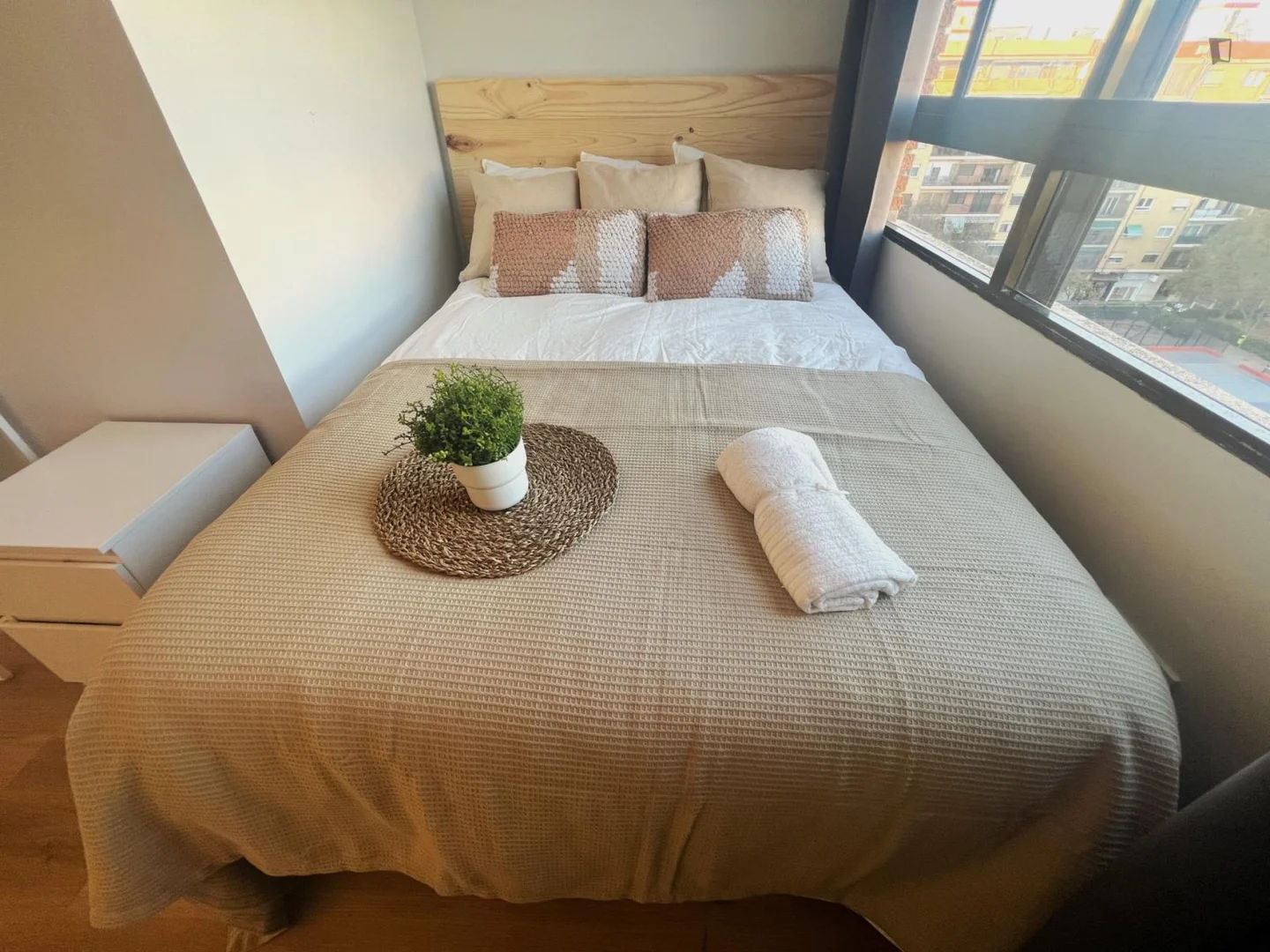 Functional student room perfect for studying in 