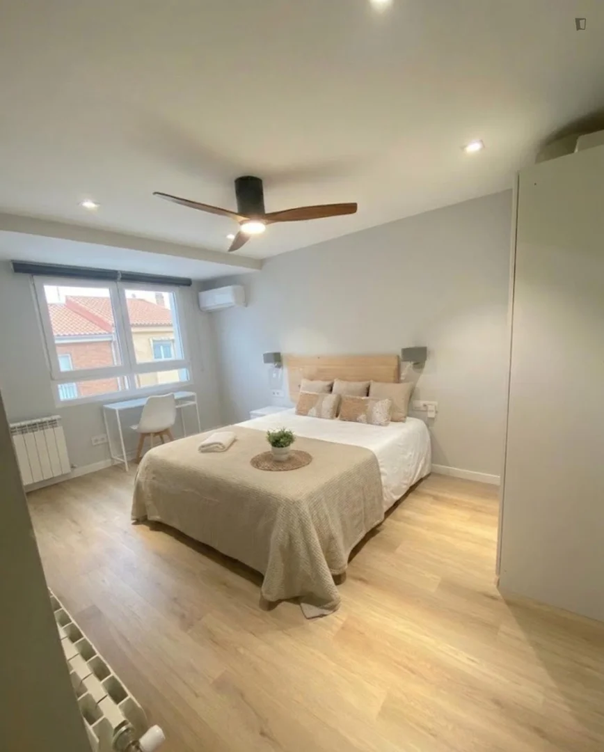 Room for rent in student apartment in , fully furnished